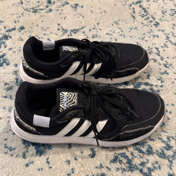 Adidas Retrorun Zebra accent black men’s  size 8 Running Shoes athletic active - Picture 5 of 9